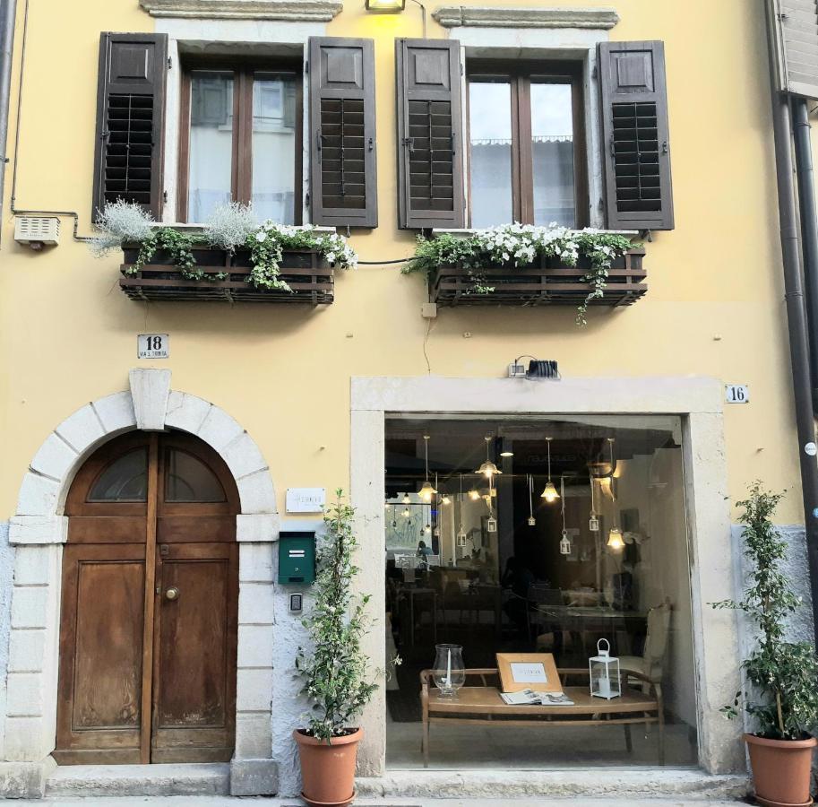 B&B S. Trinita 18 Suites & Rooms Trento Luaran gambar