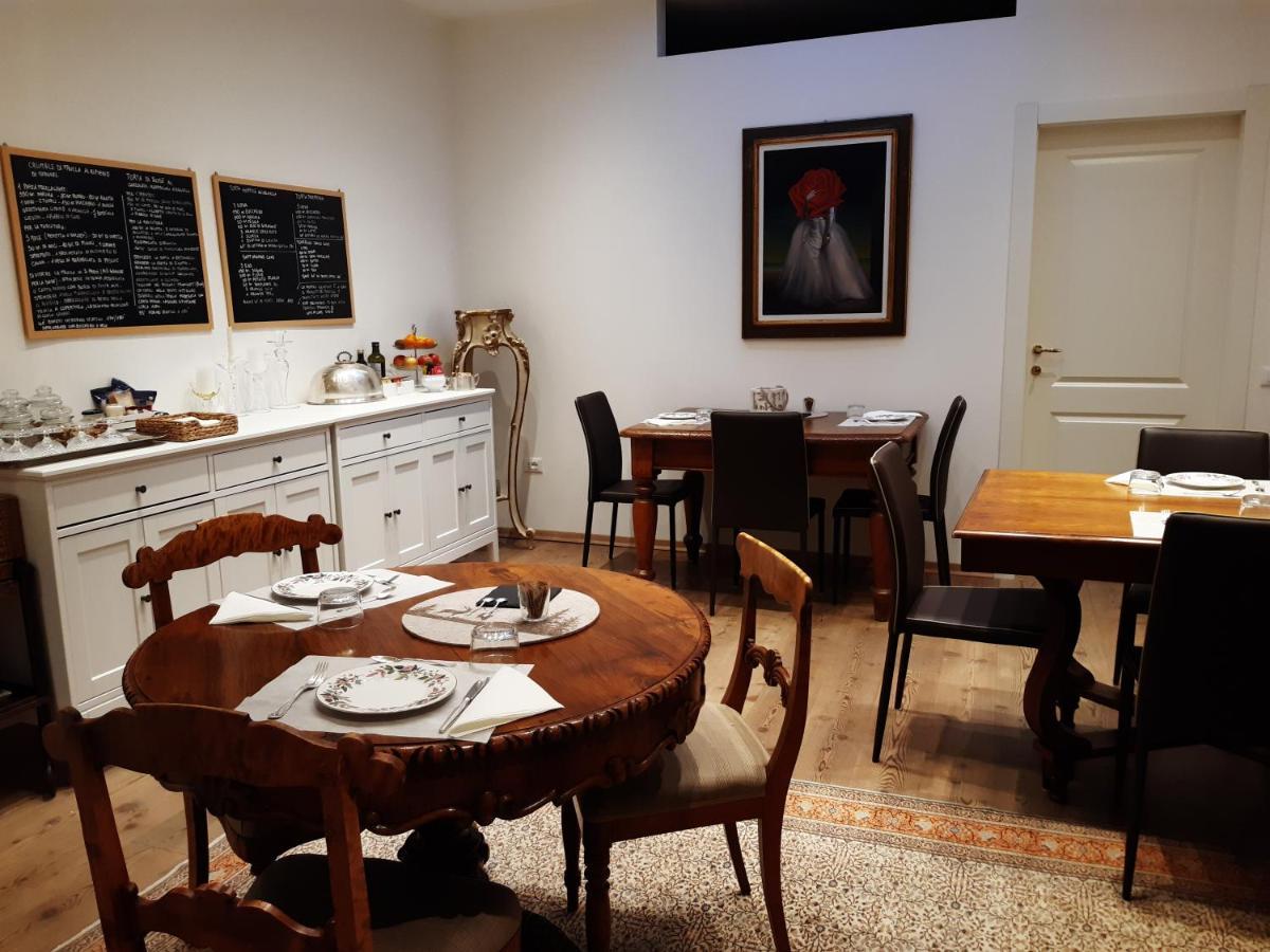 B&B S. Trinita 18 Suites & Rooms Trento Luaran gambar