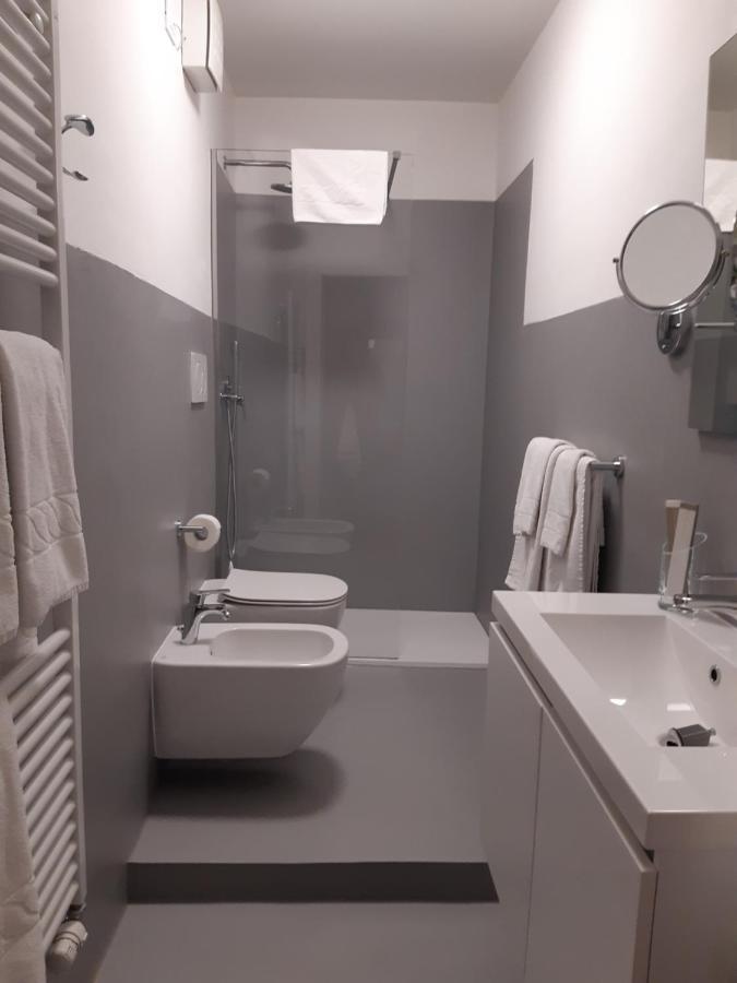 B&B S. Trinita 18 Suites & Rooms Trento Luaran gambar